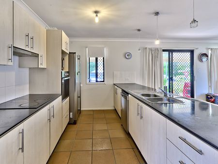 313 Verney Road East, Graceville QLD 4075 - House For Rent | Domain - Photo 5