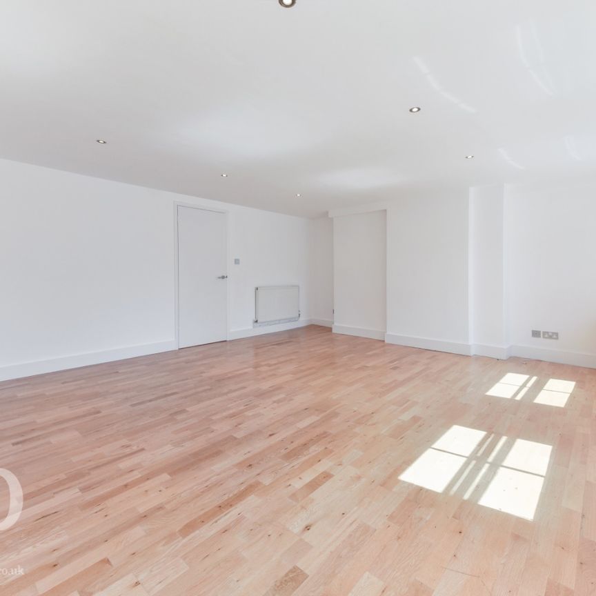 2 Bedroom Flat, Berwick Street W1F - Photo 1