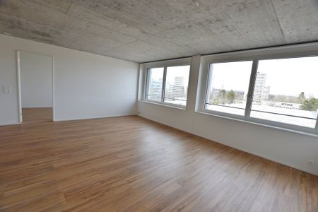Appartement moderne de 2,5 pièces avec grande terrasse commune sur le toit - Photo 2