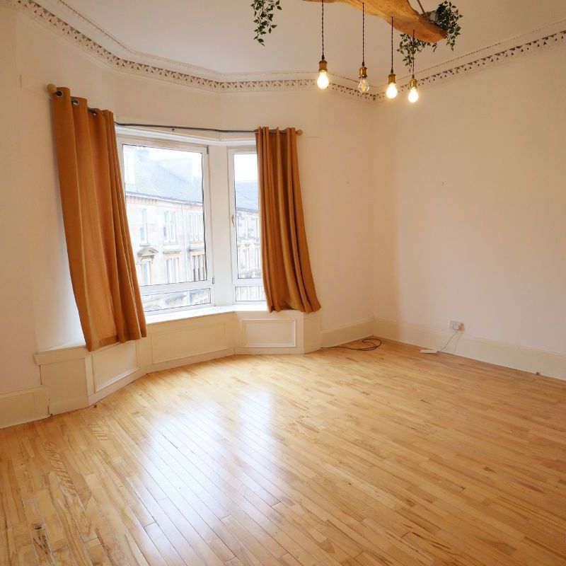 3 Bed, Flat - Photo 1