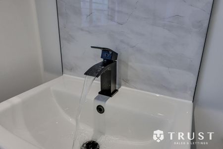 4 bedroom semi-detached house to rent - Photo 2