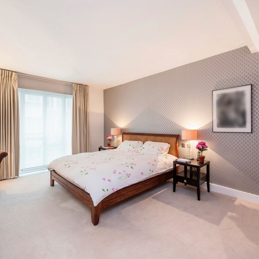 2 Bed Flat, Lancelot Place, SW7 - Photo 1