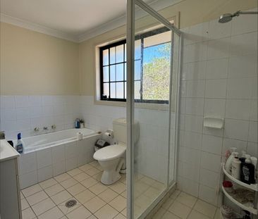 For Rent: Spacious Freestanding 3 Bedroom Townhouse with Lock-Up Ga... - Photo 6