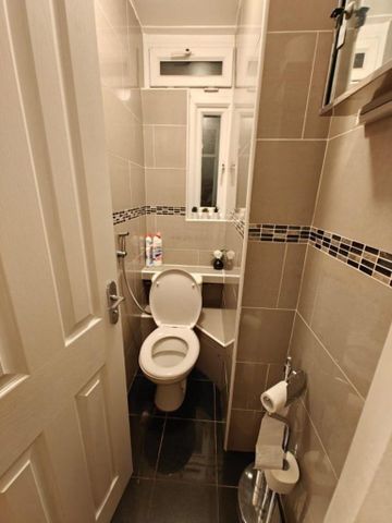 4 bedroom flat share to rent - Photo 3