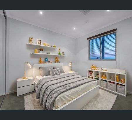 703/21 Pixley Street, Kangaroo Point, Qld 4169 - Photo 2