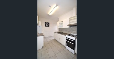 PRIME LOCATION - Photo 2