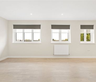Spacious and brand new 2 bedroom and 2 bathroom top floor apartment... - Photo 3