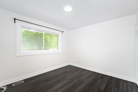 For Lease - 227 Stevenson Road Unit# MAIN, Oshawa, Ontario - Photo 3