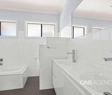 SPACIOUS FAMILY HOME IN THE HEART OF DAPTO - Photo 3