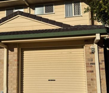 Spacious Three-Bedroom Apartment in Prime Southside Location - Photo 4