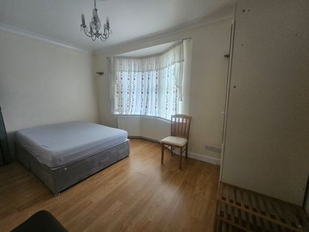 4 Bed End Terrace, Awlfield Avenue, N17 - Photo 4