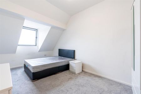 3 bedroom apartment to rent - Photo 4