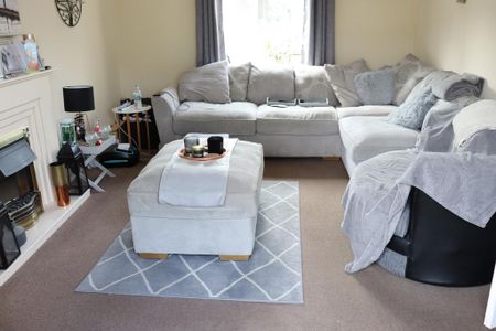 3 bedroom detached house to rent - Photo 2