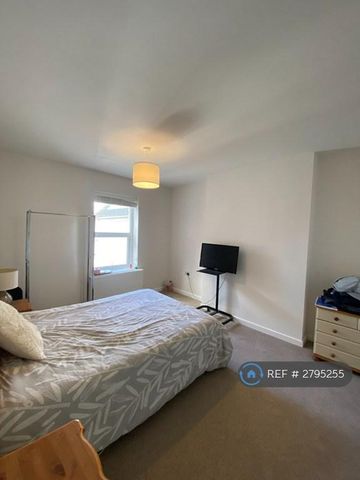 3 bedroom maisonette to rent - Photo 4