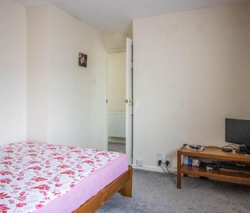 2 bedroom semi-detached house to rent - Photo 5