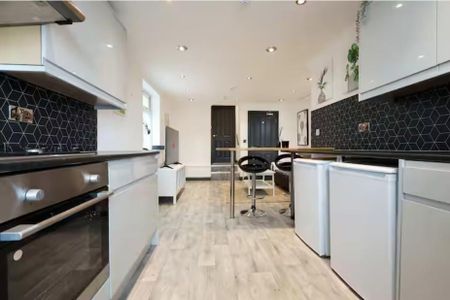 3 bedroom flat to rent - Photo 2