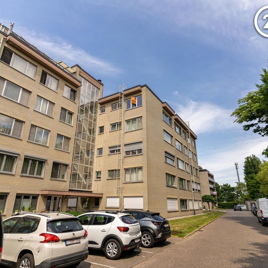 Centraal gelegen 2-slpk app met parking en warmtepomp - Photo 1