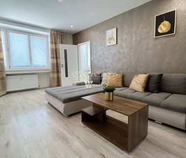 Prenájom komplet zariadeného bytu s parkovacím miestom priamo v cen... - Photo 1