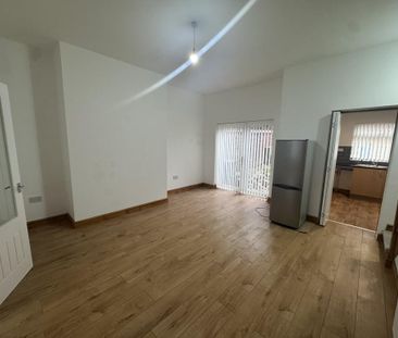 3 bedroom end of terrace house to rent - Photo 6