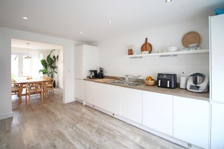 4 bed House - Detached To Let - Photo 5
