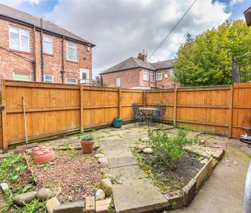 2 bed flat to rent in Danby Gardens, Heaton, NE6 - Photo 2