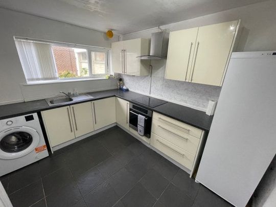 Rushtons Walk, L30 0PW - Photo 1
