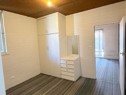 Comfortable One Bedroom Unit - Photo 1