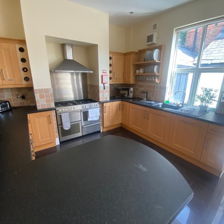 1 bedroom in a house share to rent - Photo 1