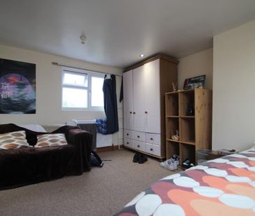 5 bedroom semi-detached house to rent - Photo 6