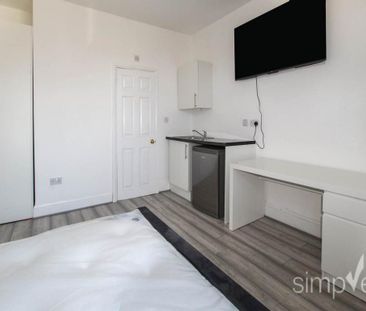 1 bedroom in a house share to rent - Photo 5