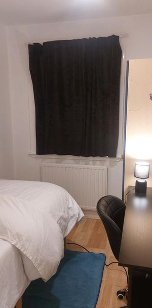 1 bedroom in a house share to rent - Photo 2