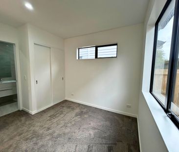 Modern Living in Prime Bucklands Beach Location - Photo 5