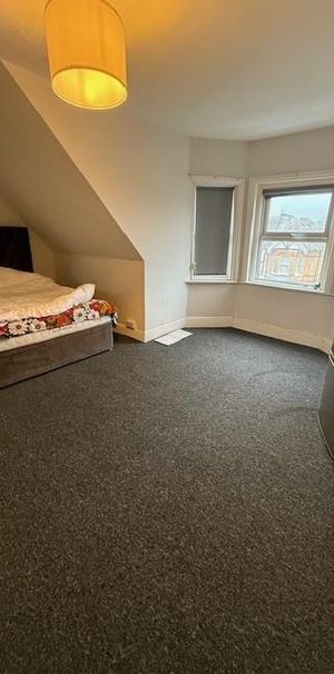 1 bedroom in a flat share to rent - Photo 1