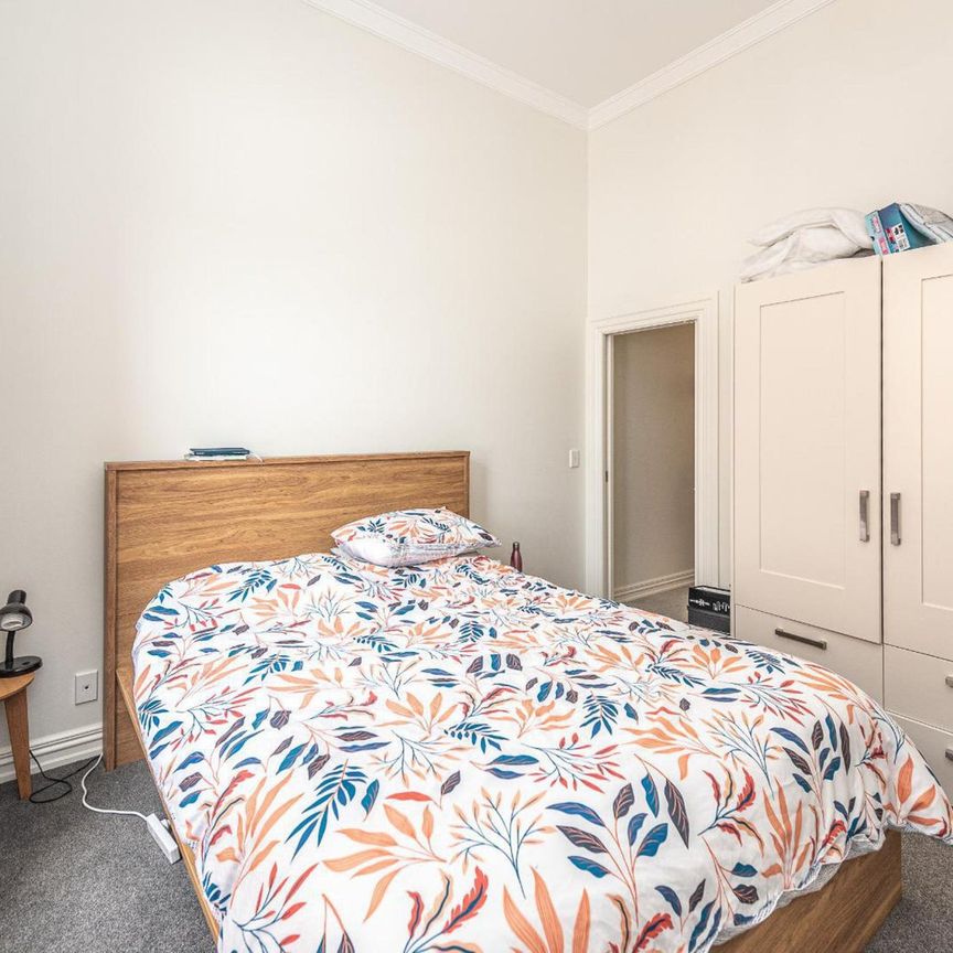 Sophisticated city living - Photo 1