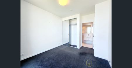 Big 2 beds with double ensuite and a car park - Photo 2