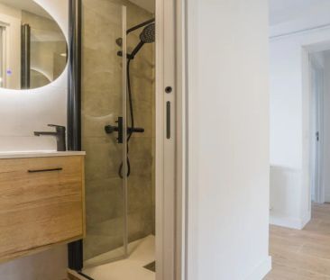 Room in a shared 6-bedroom apartment for rent in Puerta Bonita, Madrid - Foto 5