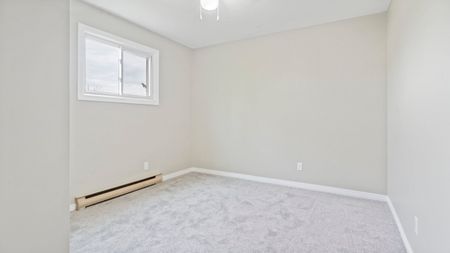 For Lease - 994 Colborne Street, Brantford, Ontario - Photo 4