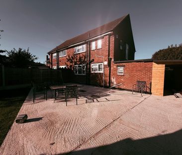 Newhouse Crescent, Watford - Photo 3