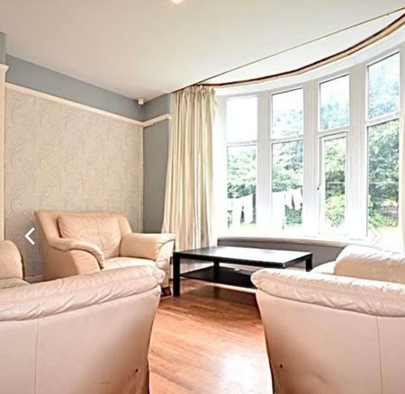 4 Bed - 131a Otley Road, Headingley, Leeds - LS6 3PX - Student - Photo 2