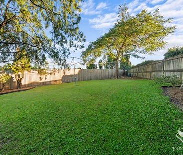 4-bedroom house, large yard, elevated and freshly painted - Photo 1