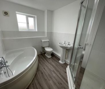 4 bedroom semi-detached house to rent - Photo 4