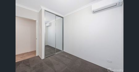 Near new, low maintenance living - Photo 4