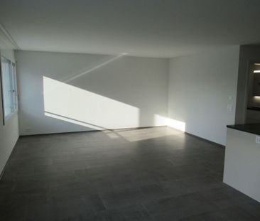 Grosszügige und helle Wohnung - Photo 1