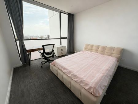 Fully Furnished Luxury 2-Bedroom Apartment in Zetland - Photo 2