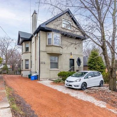 Stunning 2 Bedroom Suite in Beautiful Durand Neighbourhood - Photo 1