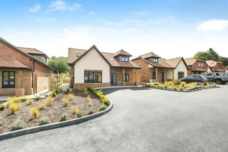 4 bedroom detached house to rent - Photo 4