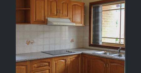 Spacious Family Townhouse - Photo 2