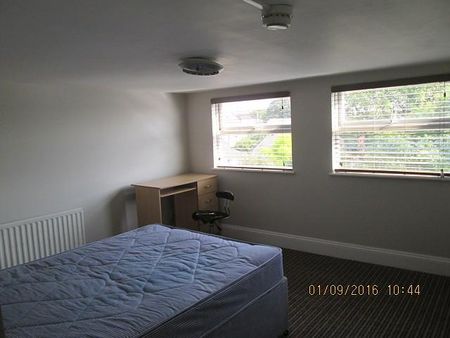 3 bedroom flat to rent - Photo 4