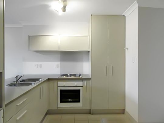 Spacious 2-Bedroom Unit in Onehunga - Photo 1