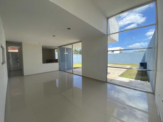 Casa en renta, de 3 recámaras, con alberca, en Dzitya. - Photo 1